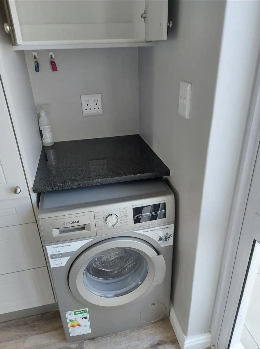 To Let 2 Bedroom Property for Rent in Westcliff Western Cape